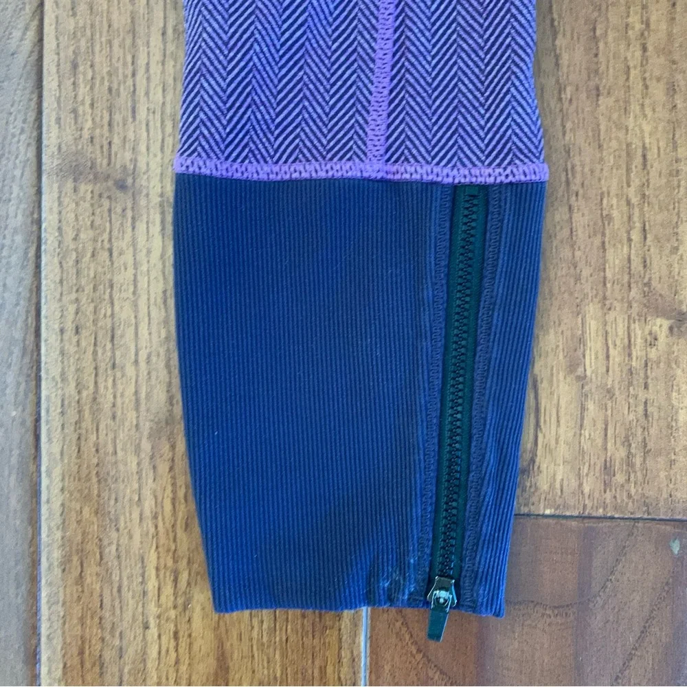 Lululemon Crop Leggings Size 4 Rebel Runner Grape & Black Herringbone Ankle Zip